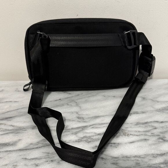 Alpaka keep moving forward Black Crossbody Bag NEW no tag unisex - Picture 3 of 12